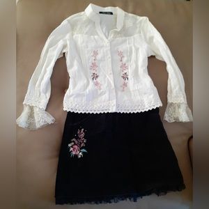 Too-chic set of short and blouse. Size: small (6-7). Black and White.